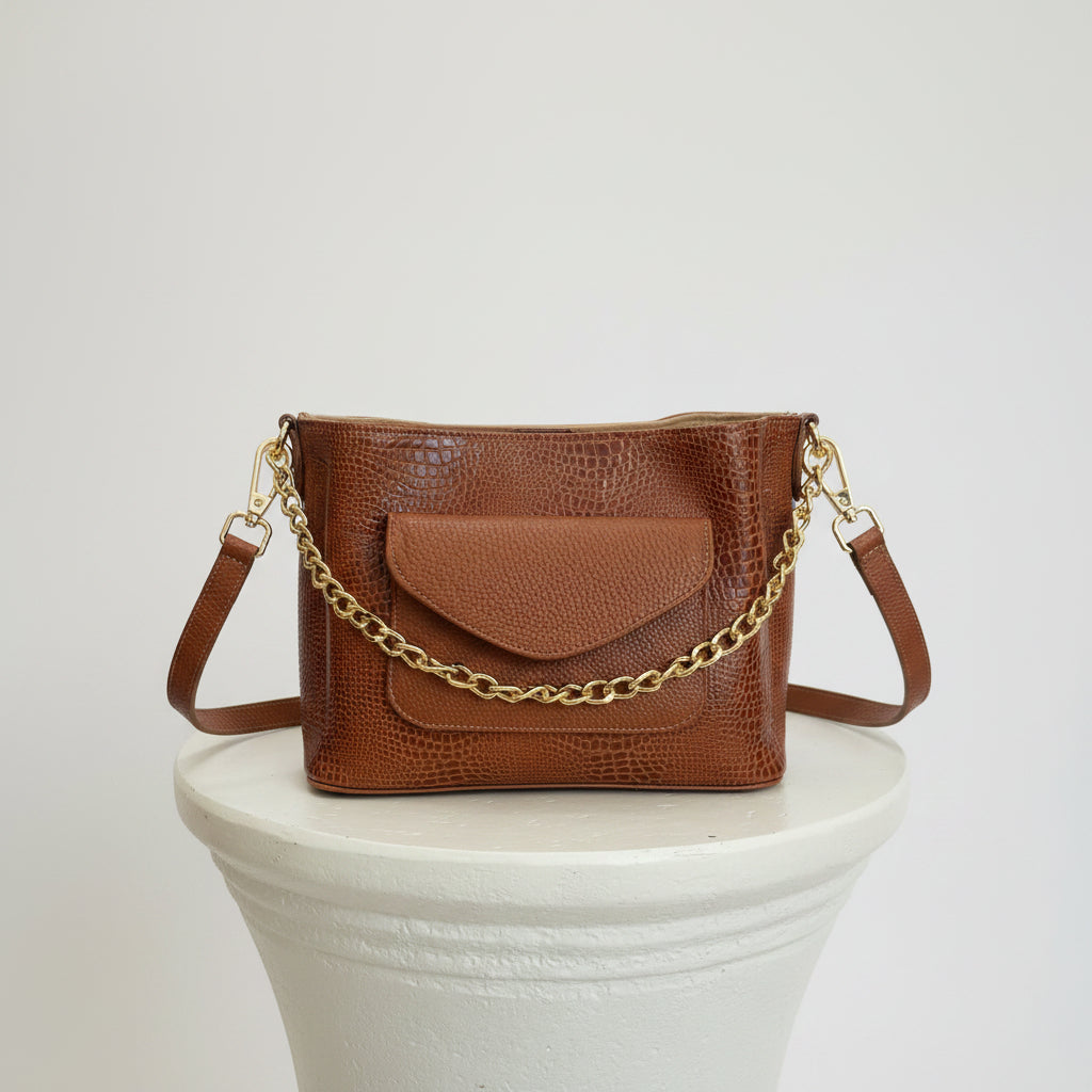 Bolso Giada Camel – Cuero Genuino Grabado Cocodrilo | 2 Formas de Uso | Calzado Da Stefi