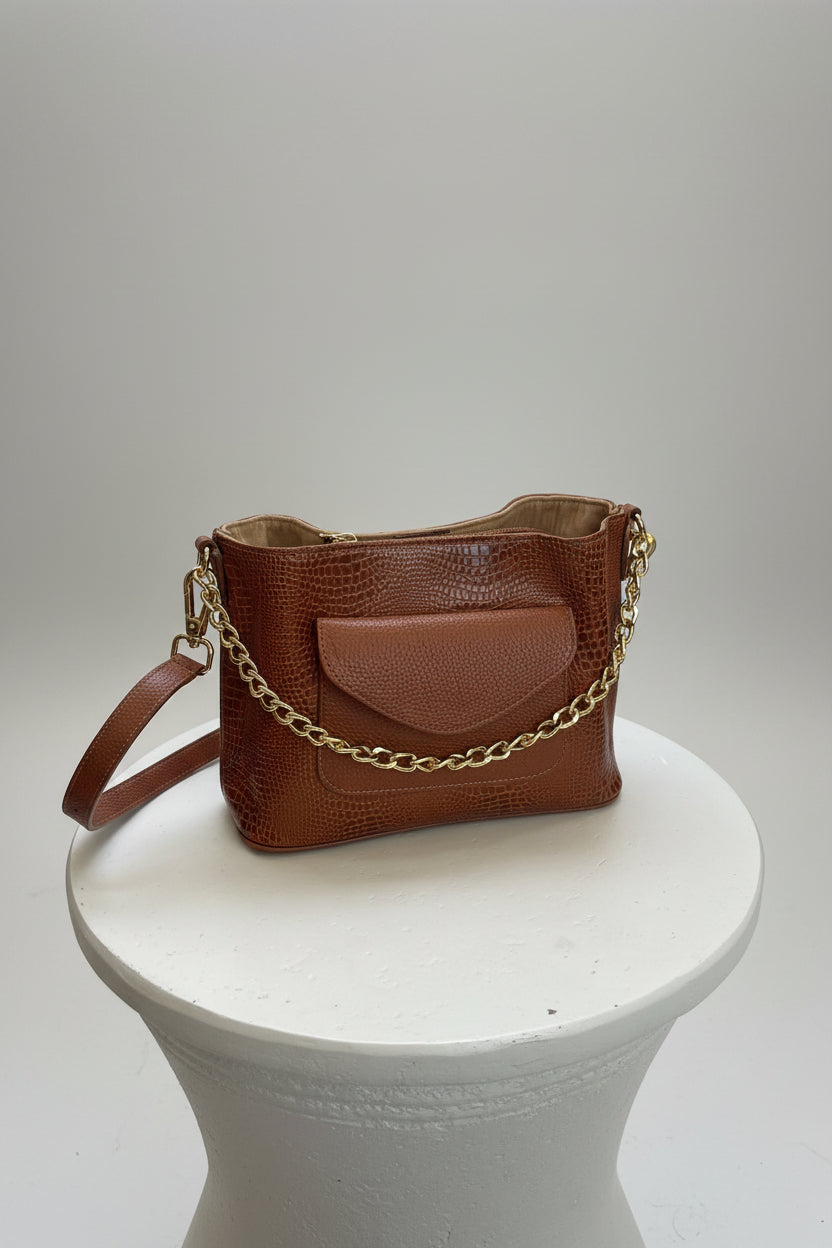Bolso Giada Camel – Cuero Genuino Grabado Cocodrilo | 2 Formas de Uso | Calzado Da Stefi
