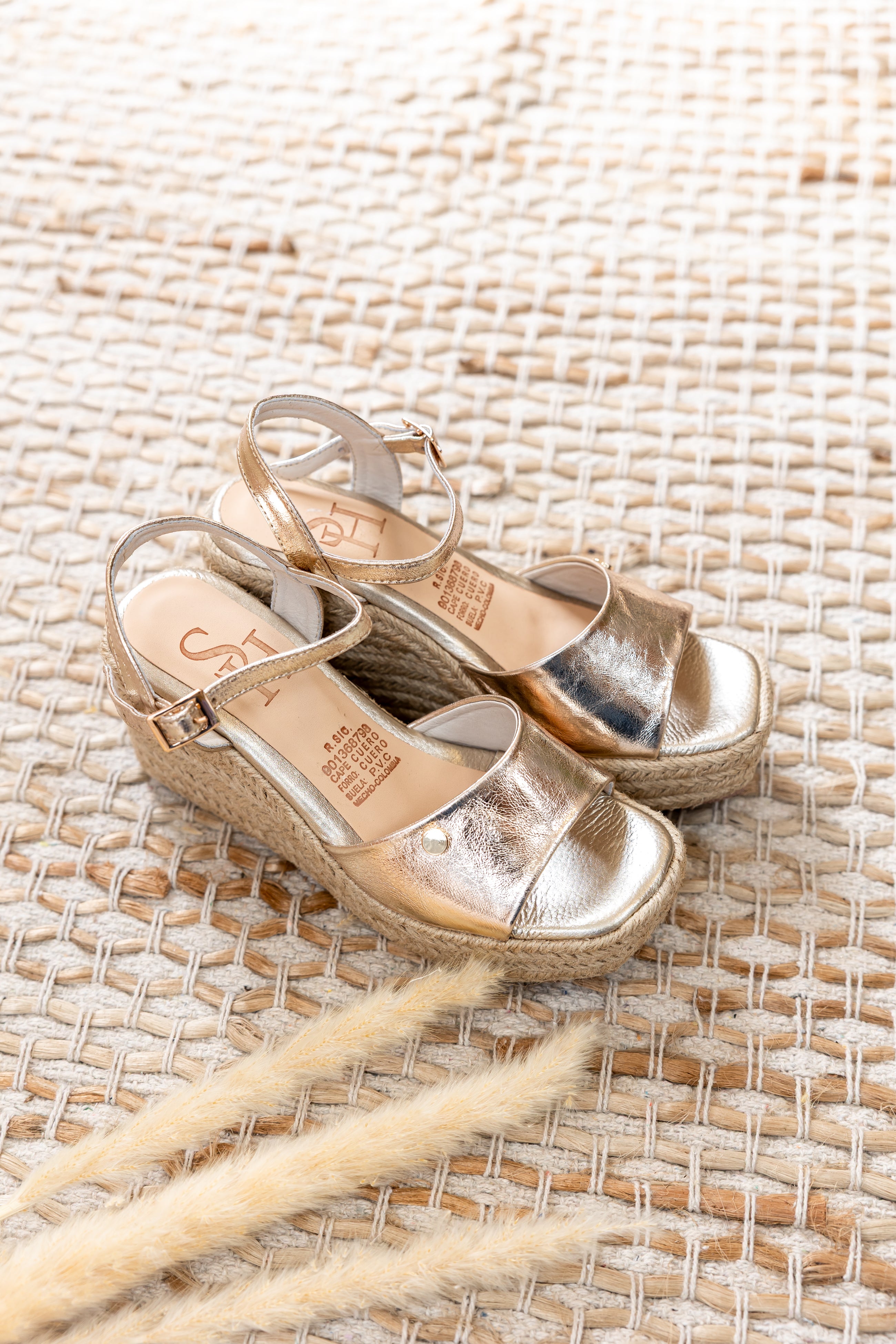 Sandalia de plataforma Gaia Gold