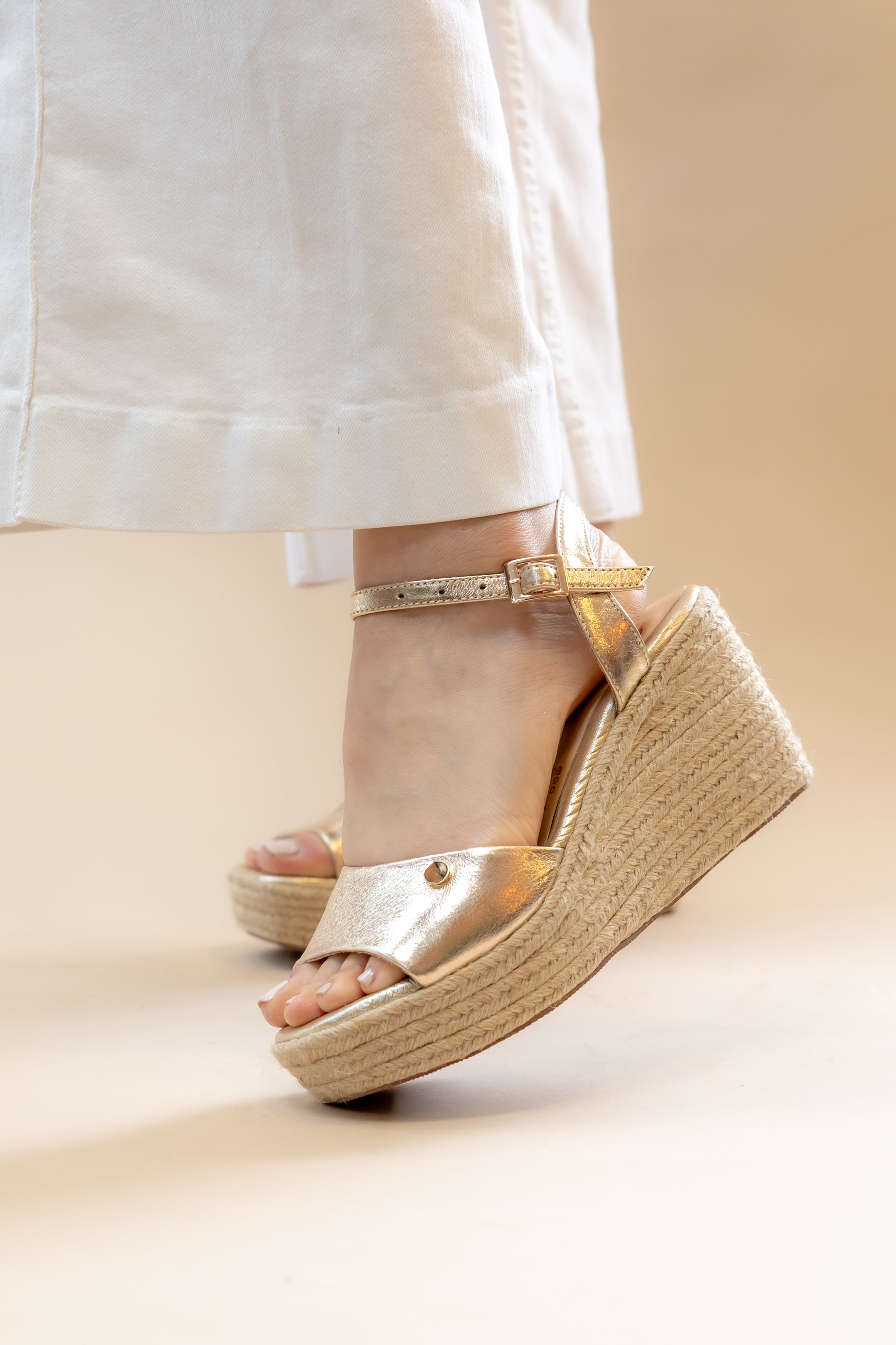 Sandalia de plataforma Gaia Gold